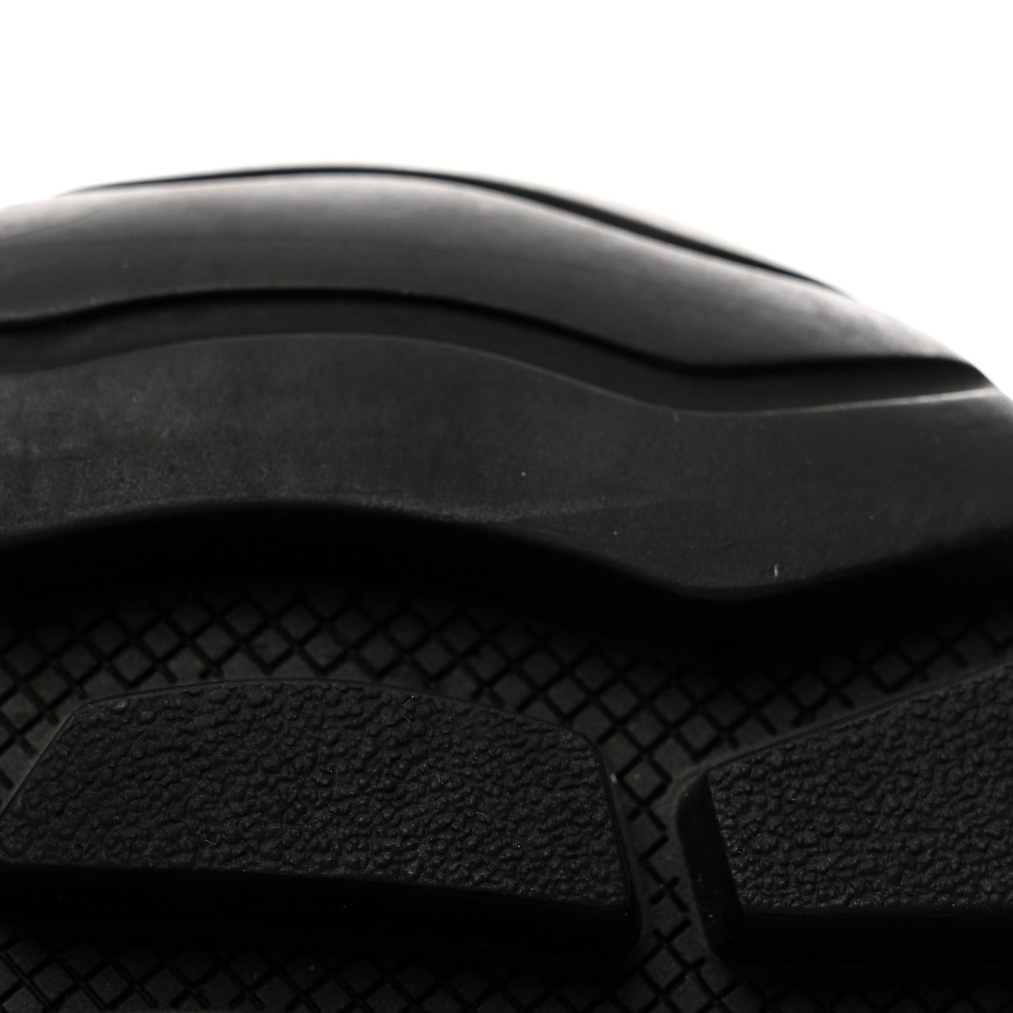 Re-Nylon Piuma Metal Triangle Logo Quilted 45mm Sneakers 37 Alabastro