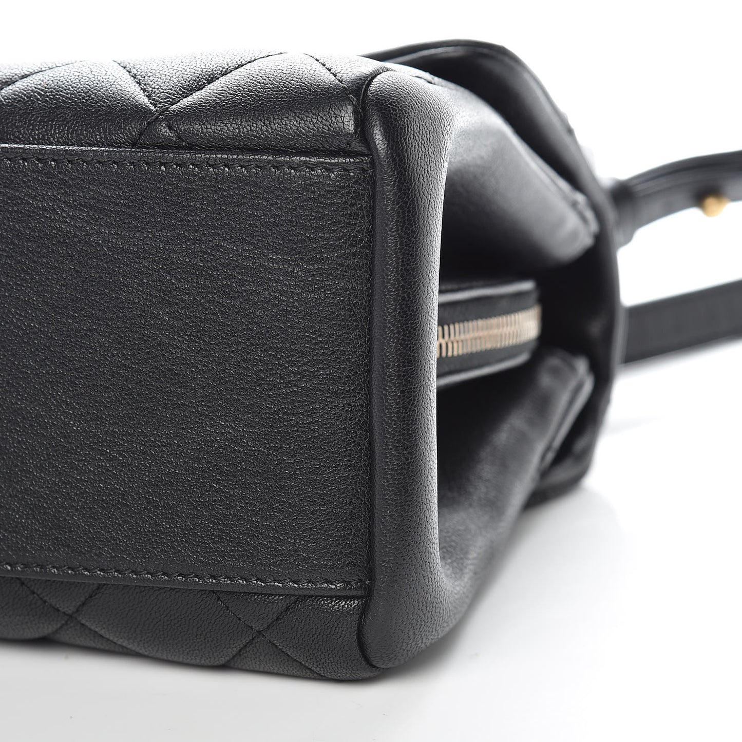 Shiny Sheepskin Quilted Small Trapezio Flap Black