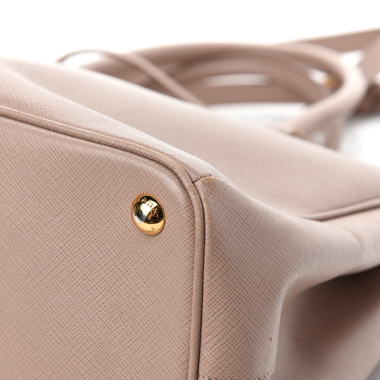 Saffiano Medium Galleria Double Zip Tote Cammeo