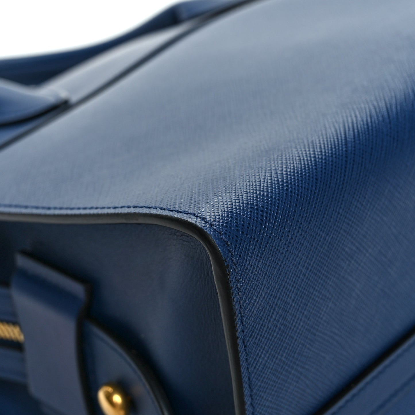 Saffiano City Calfskin Medium Esplanade Bleuette