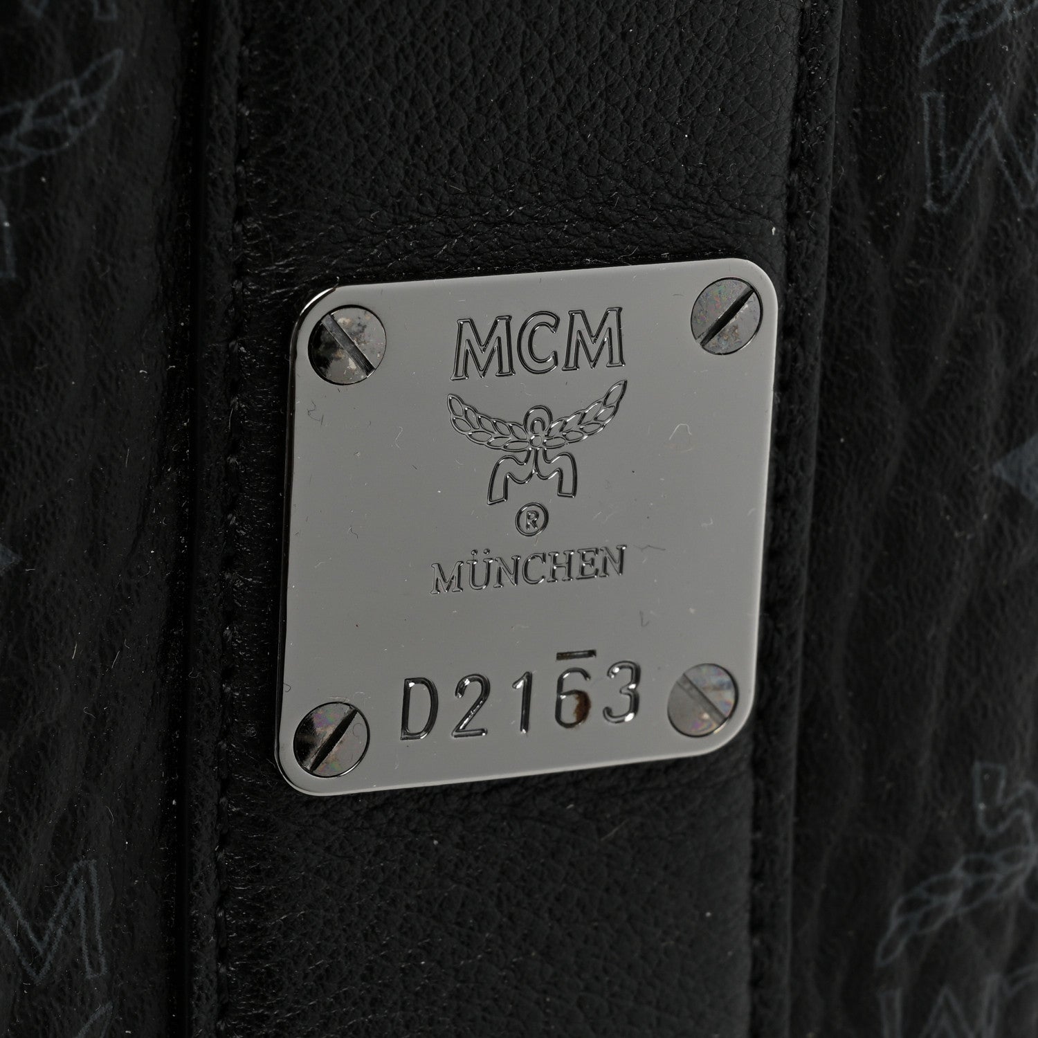 MCM Grained Calfskin Visetos Medium Liz Reversible Shopper Tote Black 10 of 19