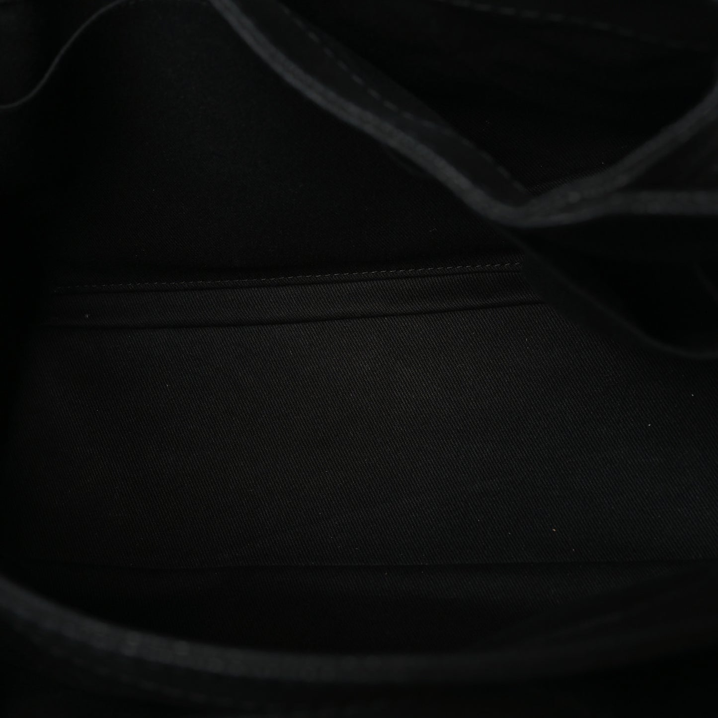 Iridescent Caviar Medium Lady Pearly Flap Black