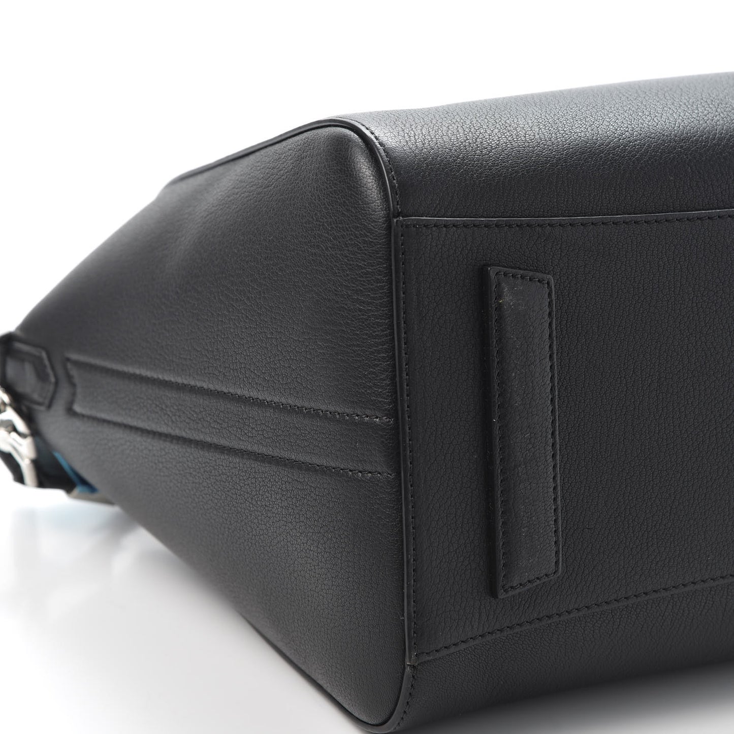 Sugar Goatskin Medium Antigona Black