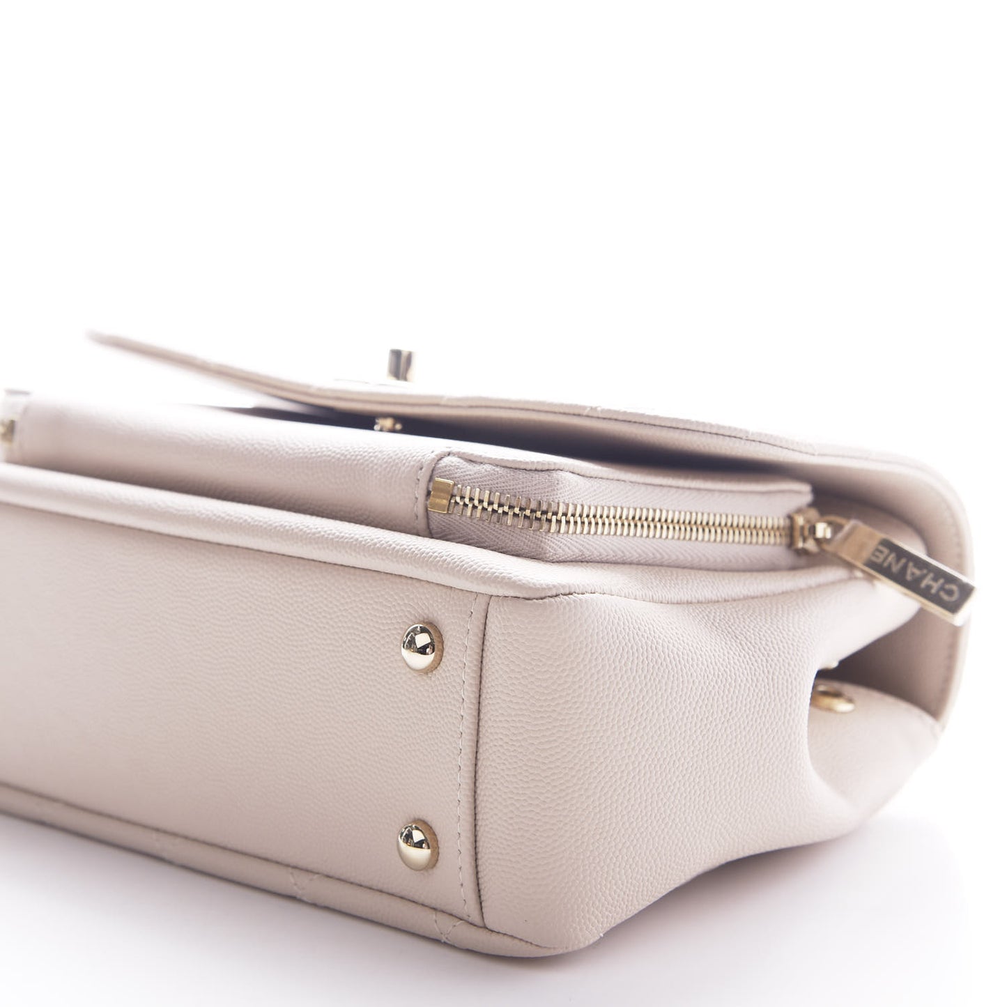 Caviar Quilted Medium Business Affinity Flap Light Beige