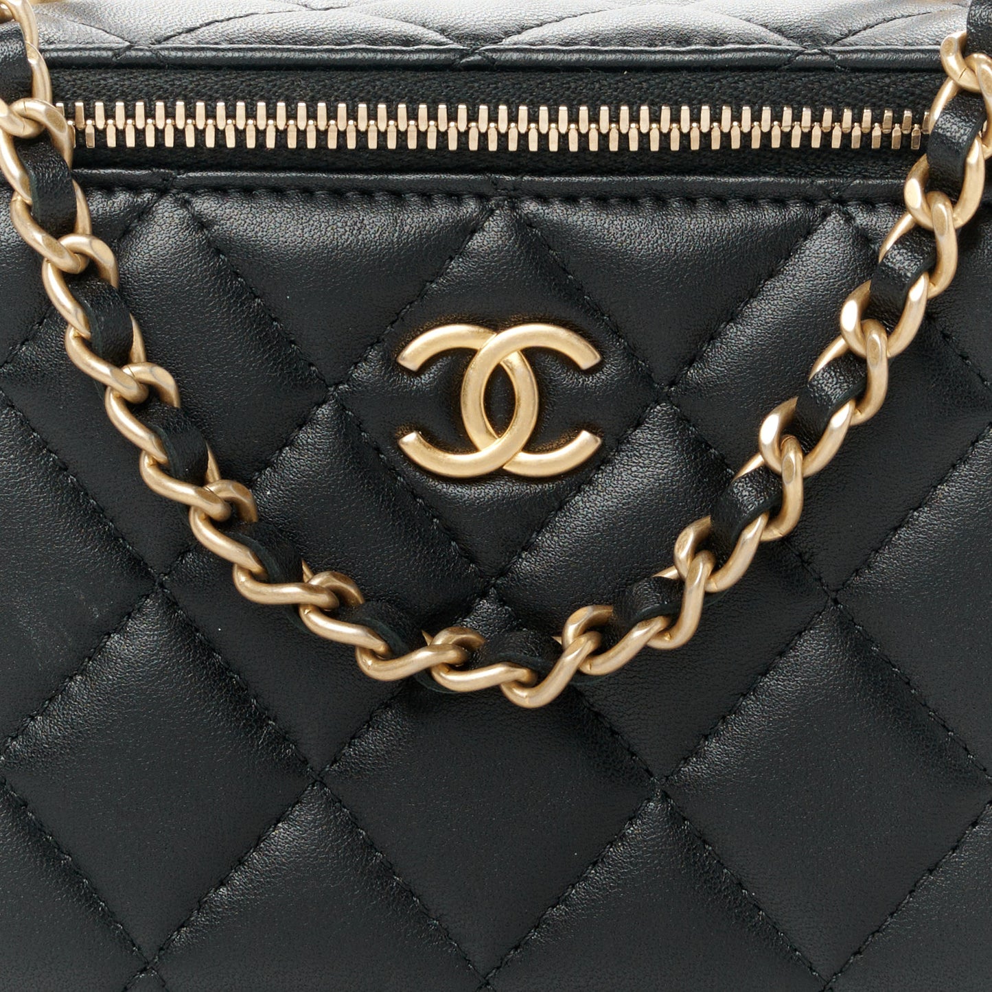 Lambskin Quilted Metal Small Top Handle Vanity Case With Chain Black