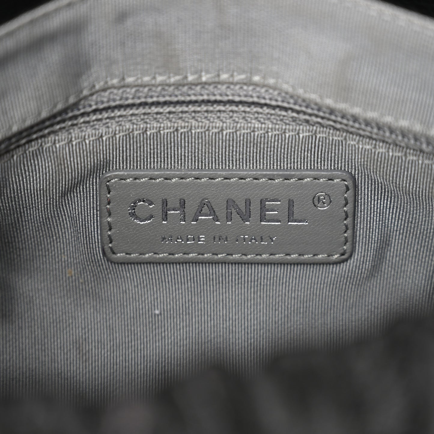 Caviar Quilted Medium Elastic Flap Black