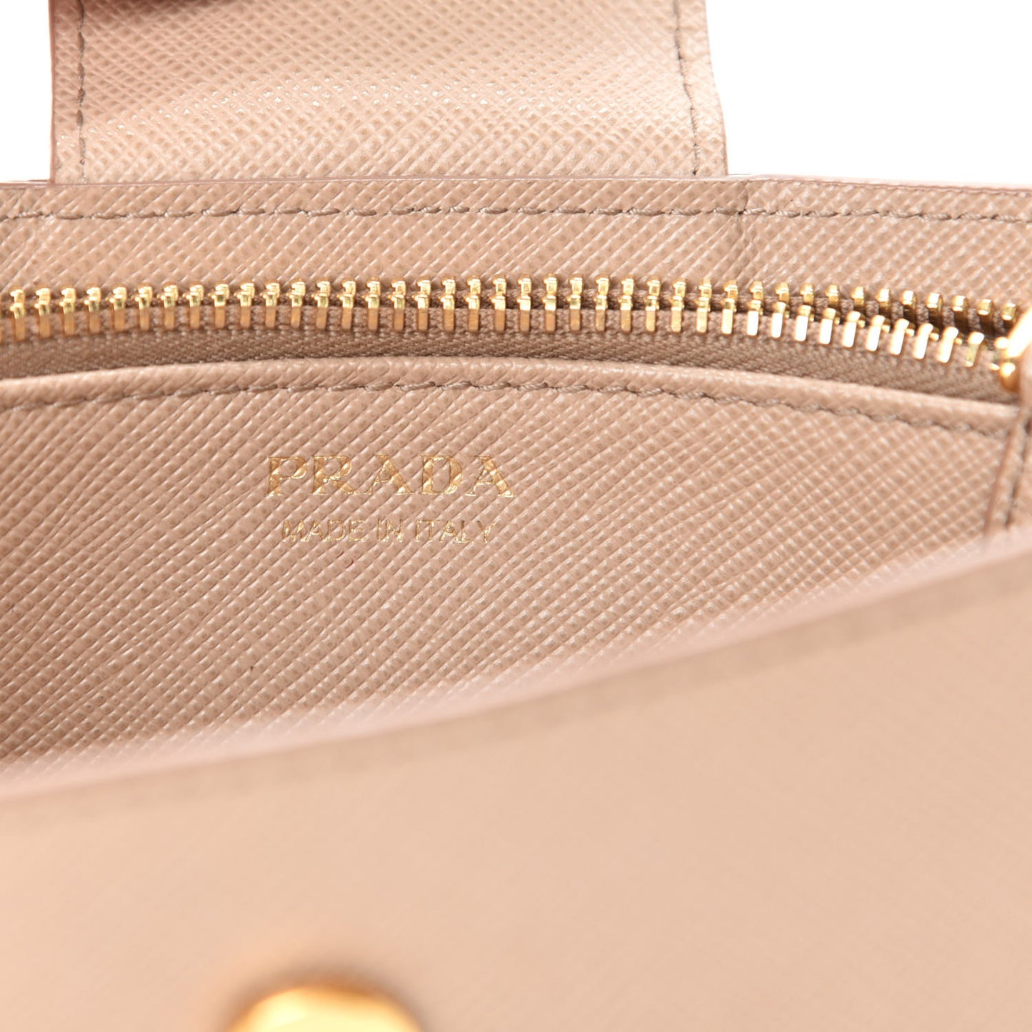 Saffiano Metal Mini Chain Wallet Cammeo