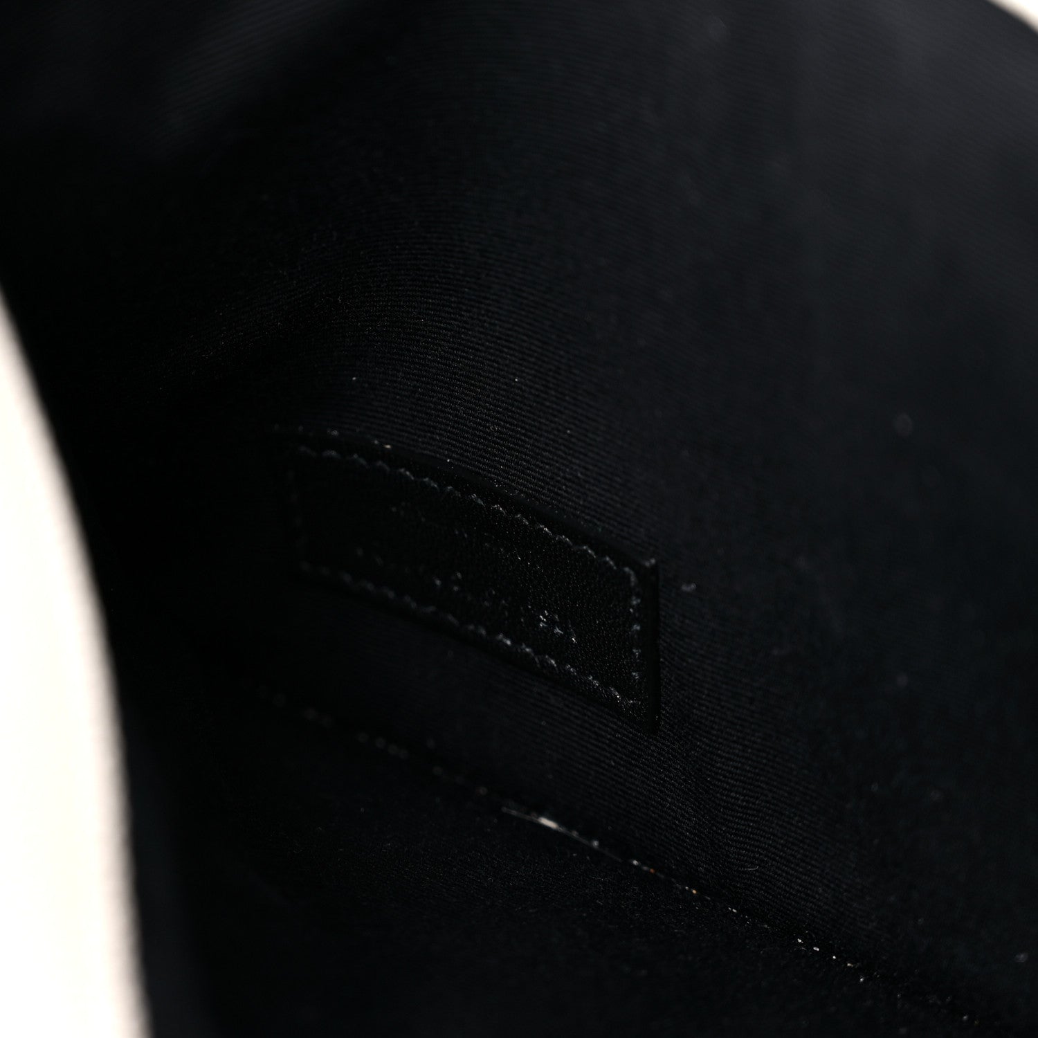 Saint Laurent Grain De Poudre Uptown Pouch Crema Soft 7 of 8