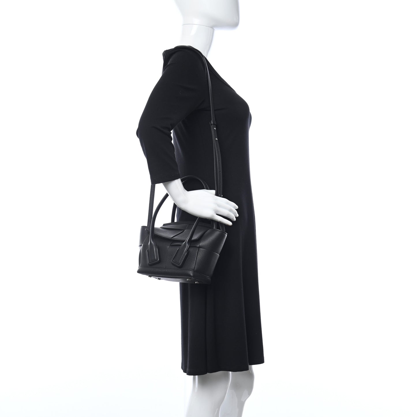 Grained Calfskin Maxi Intrecciato Arco 29 Black