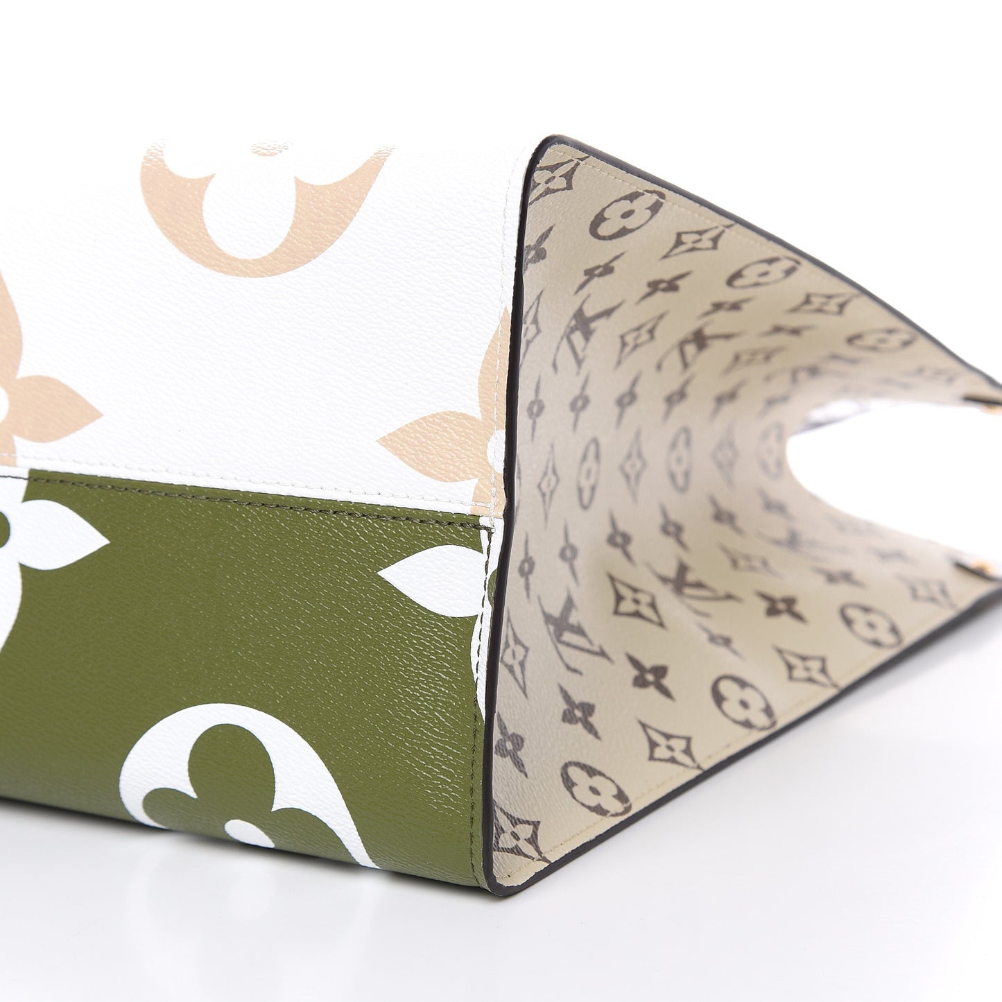 Monogram Giant Onthego GM Kaki Beige