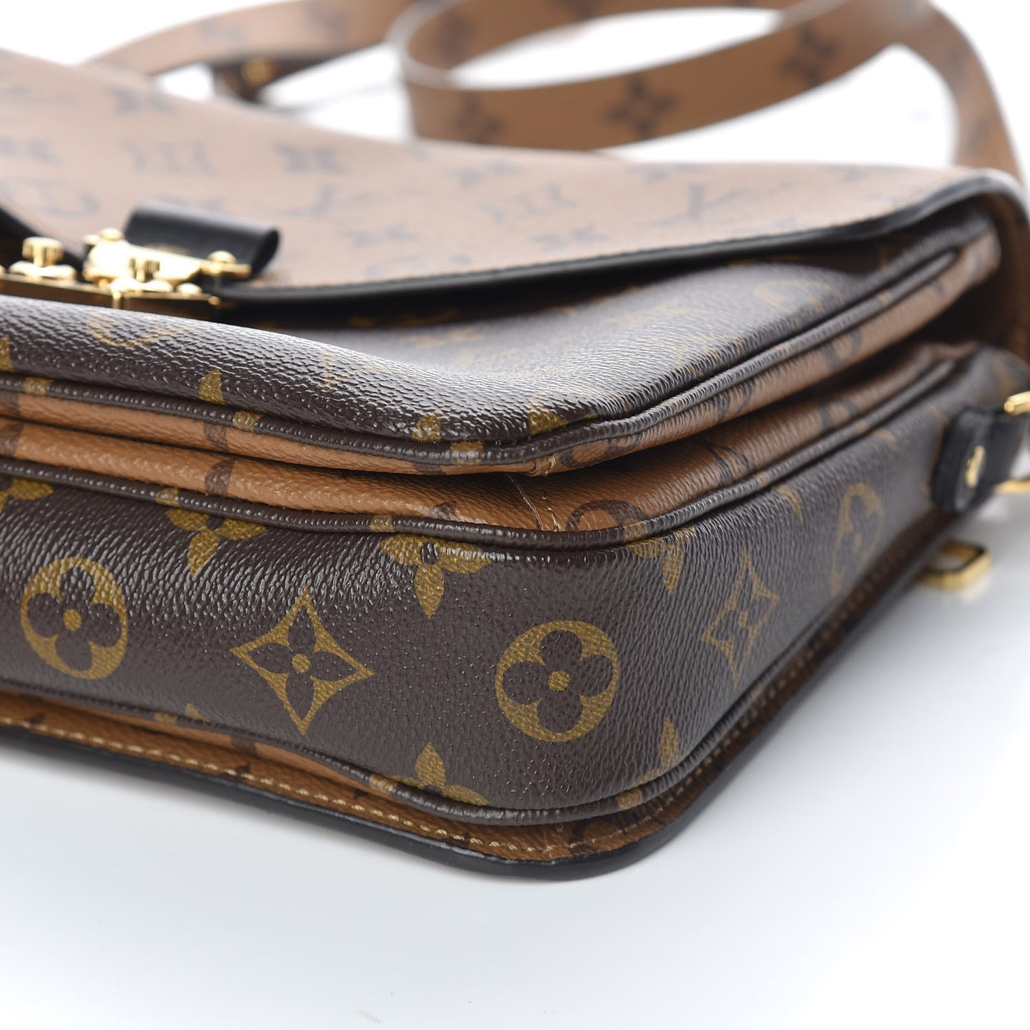 Reverse Monogram Pochette Metis