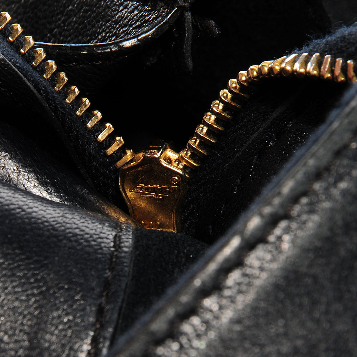 Leather Horizontal Zipper Gusset Cabas Black