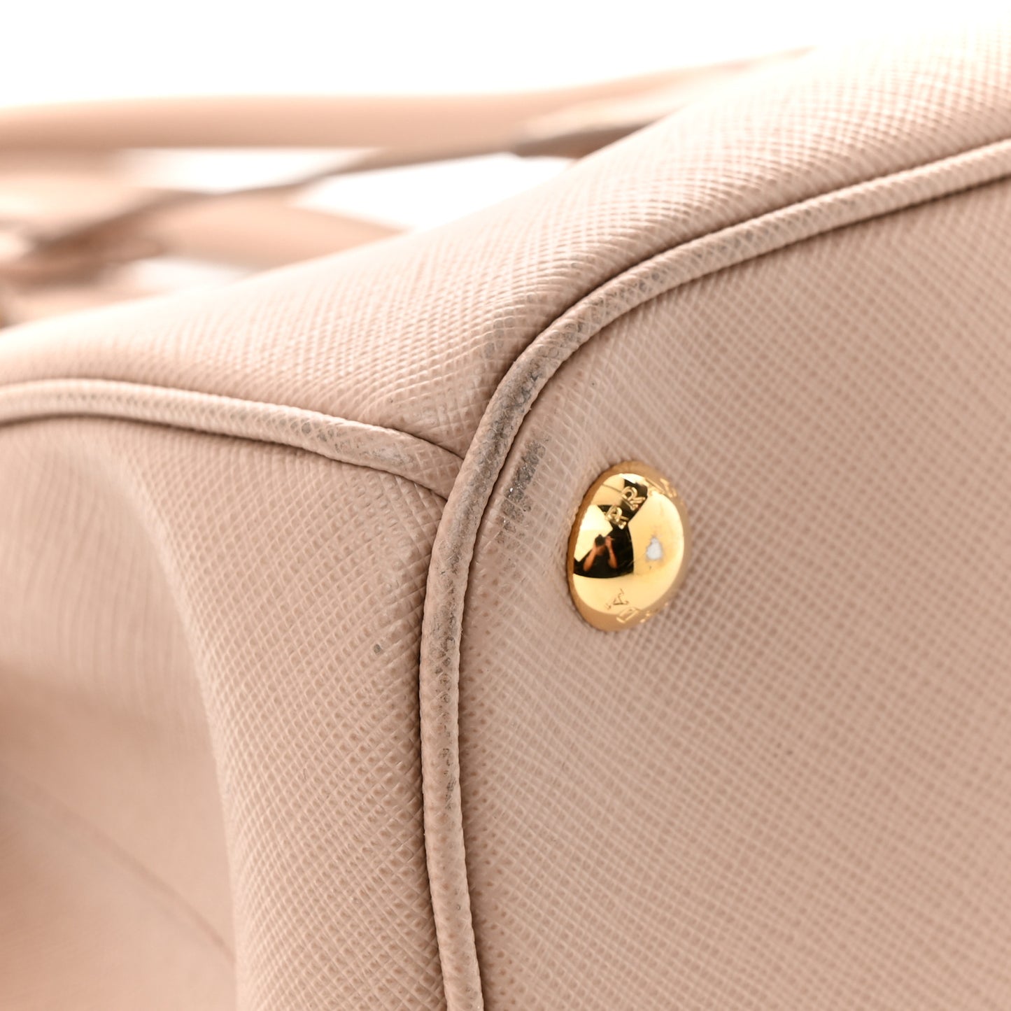 Saffiano Medium Galleria Double Zip Tote Cammeo