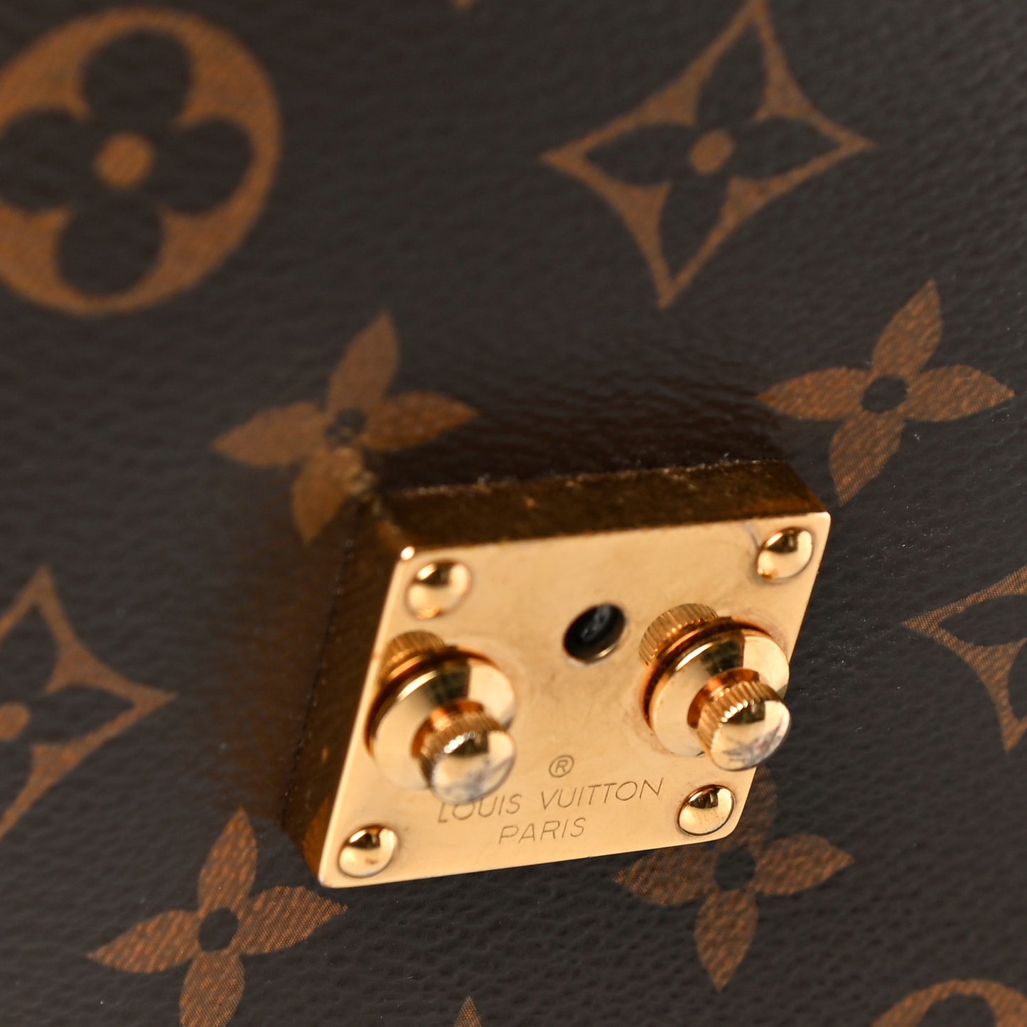 Monogram Pochette Metis