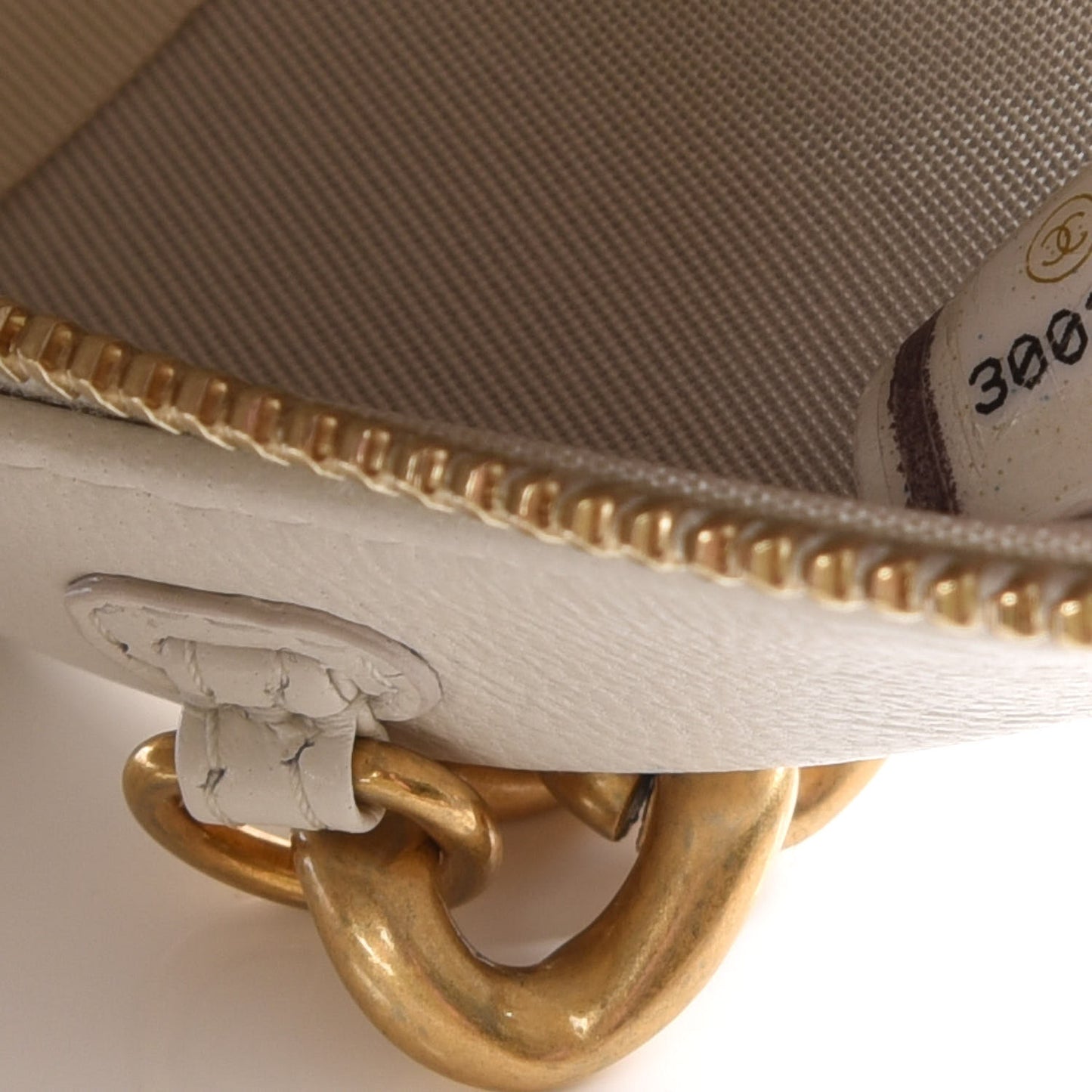 Goatskin Quilted 19 Round Clutch With Chain White
