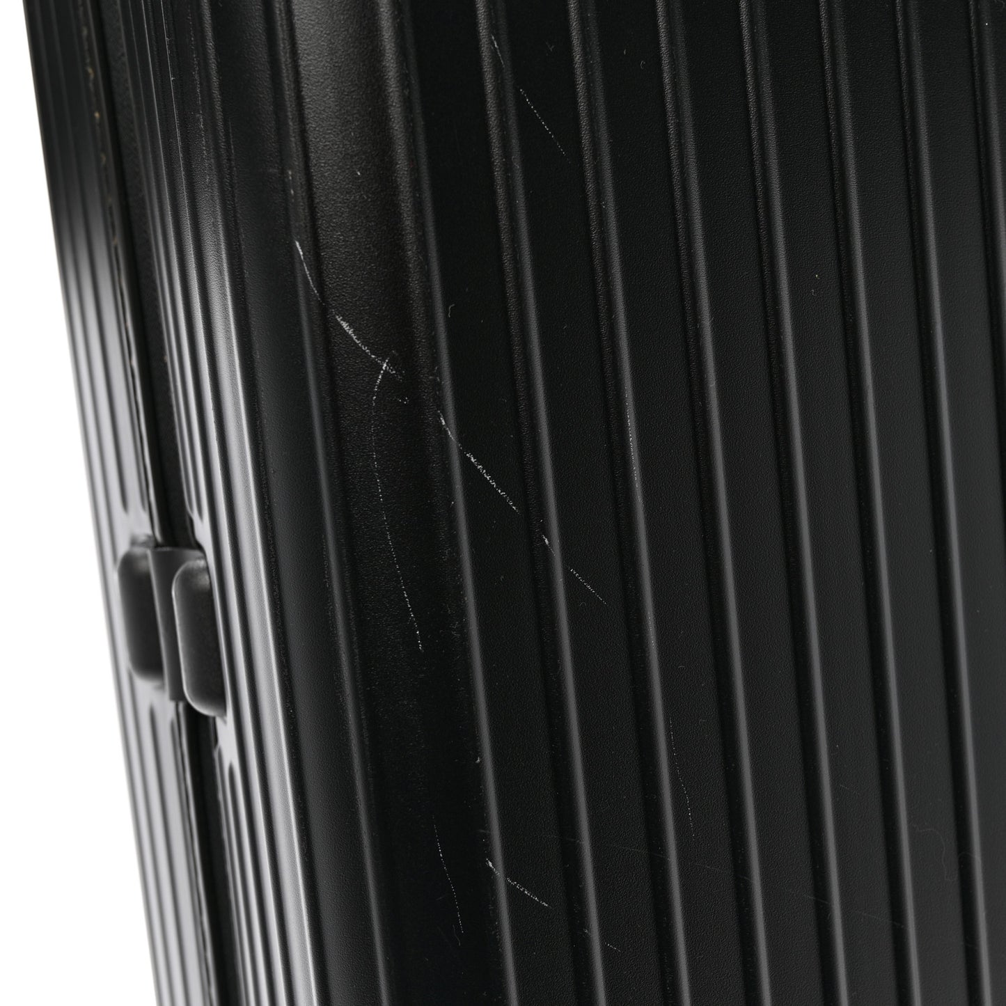 Matte Polycarbonate Essential Check-In L Black