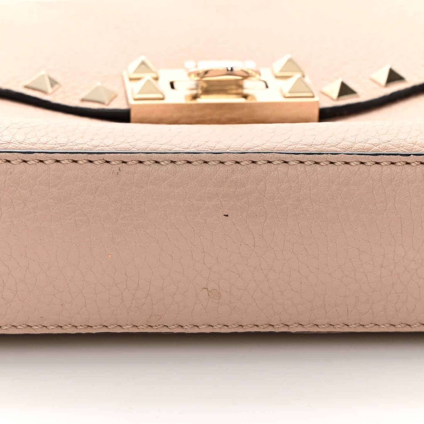 Pebbled Calfskin Medium Rockstud Flip Lock Crossbody Bag Poudre