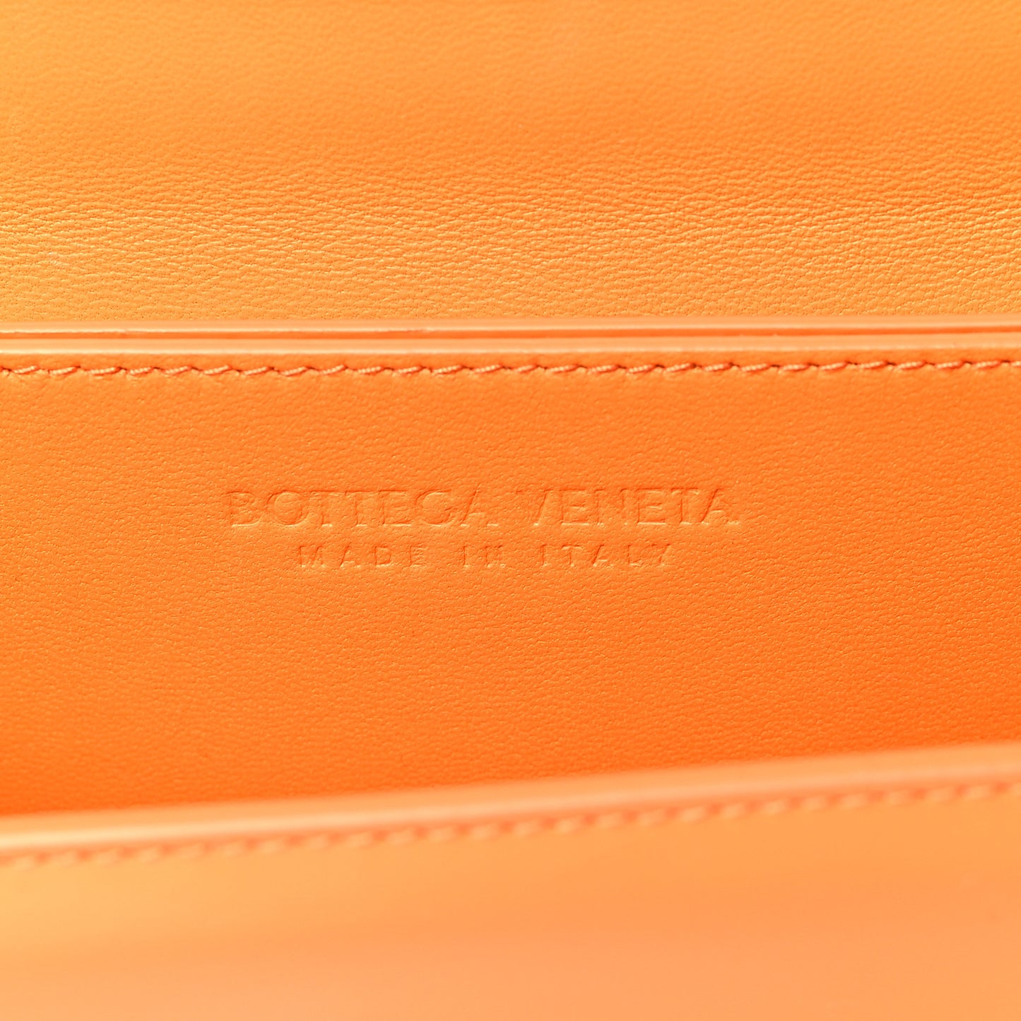 Spazzolato Calfskin Classic BV Classic Bag Orange