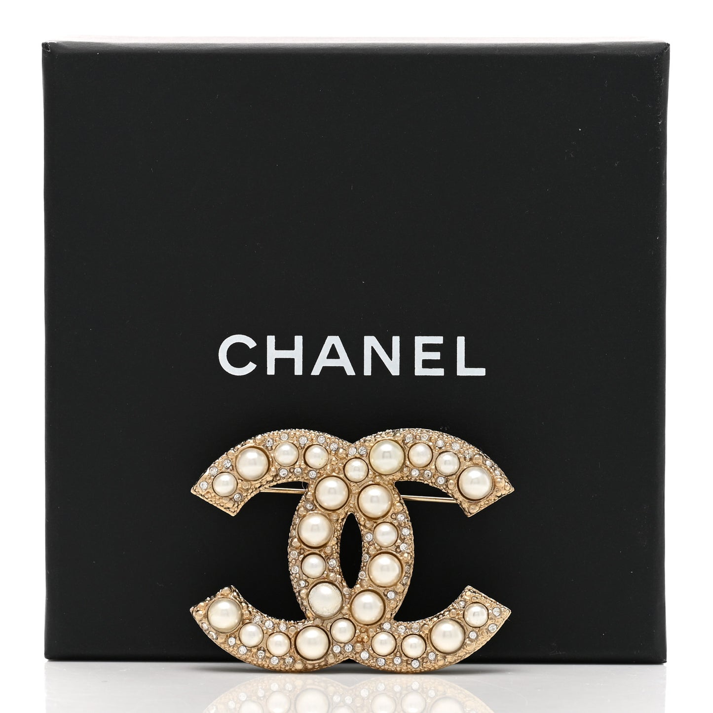 Metal Crystal Graduated Pearl CC Brooch Gold