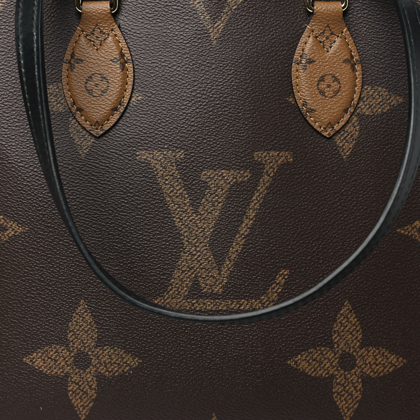 Reverse Monogram Giant Onthego MM