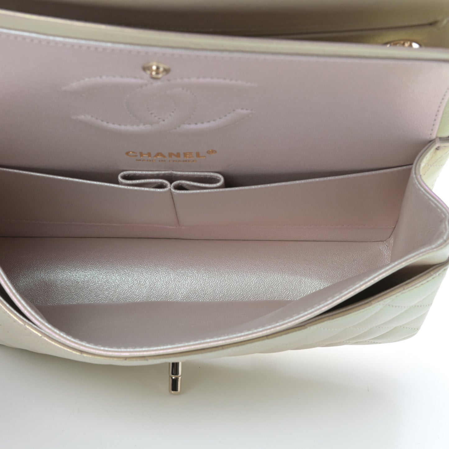 Iridescent Lambskin Quilted Medium Double Flap Ivory