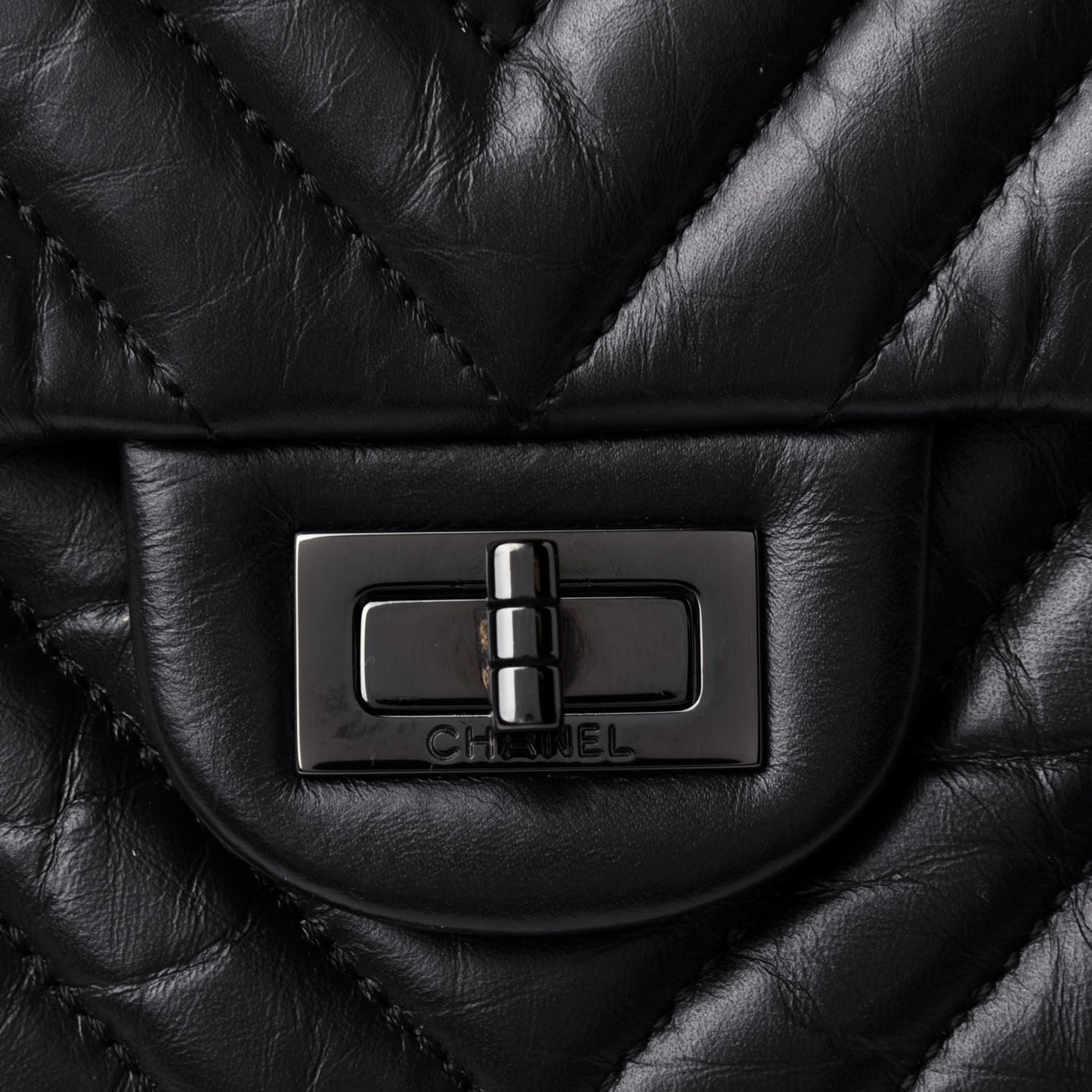 Aged Calfskin Chevron Quilted 2.55 Reissue 226 So Black