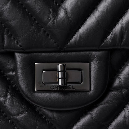 Chanel Aged Calfskin Chevron Quilted 2.55 Reissue 226 So Black 4 of 4