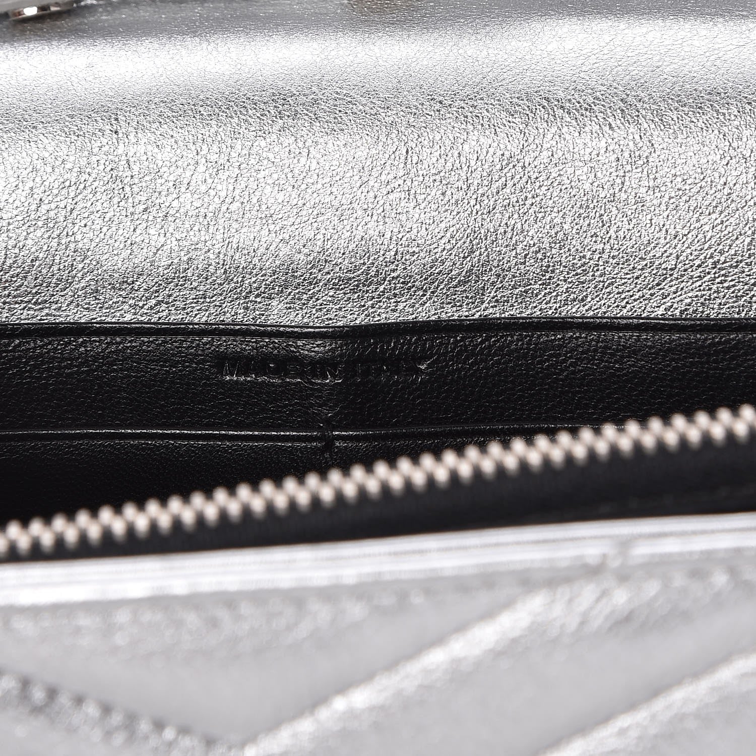 Saint Laurent Metallic Lambskin Matelasse Chevron Monogram Chain Wallet Argento 7 of 8