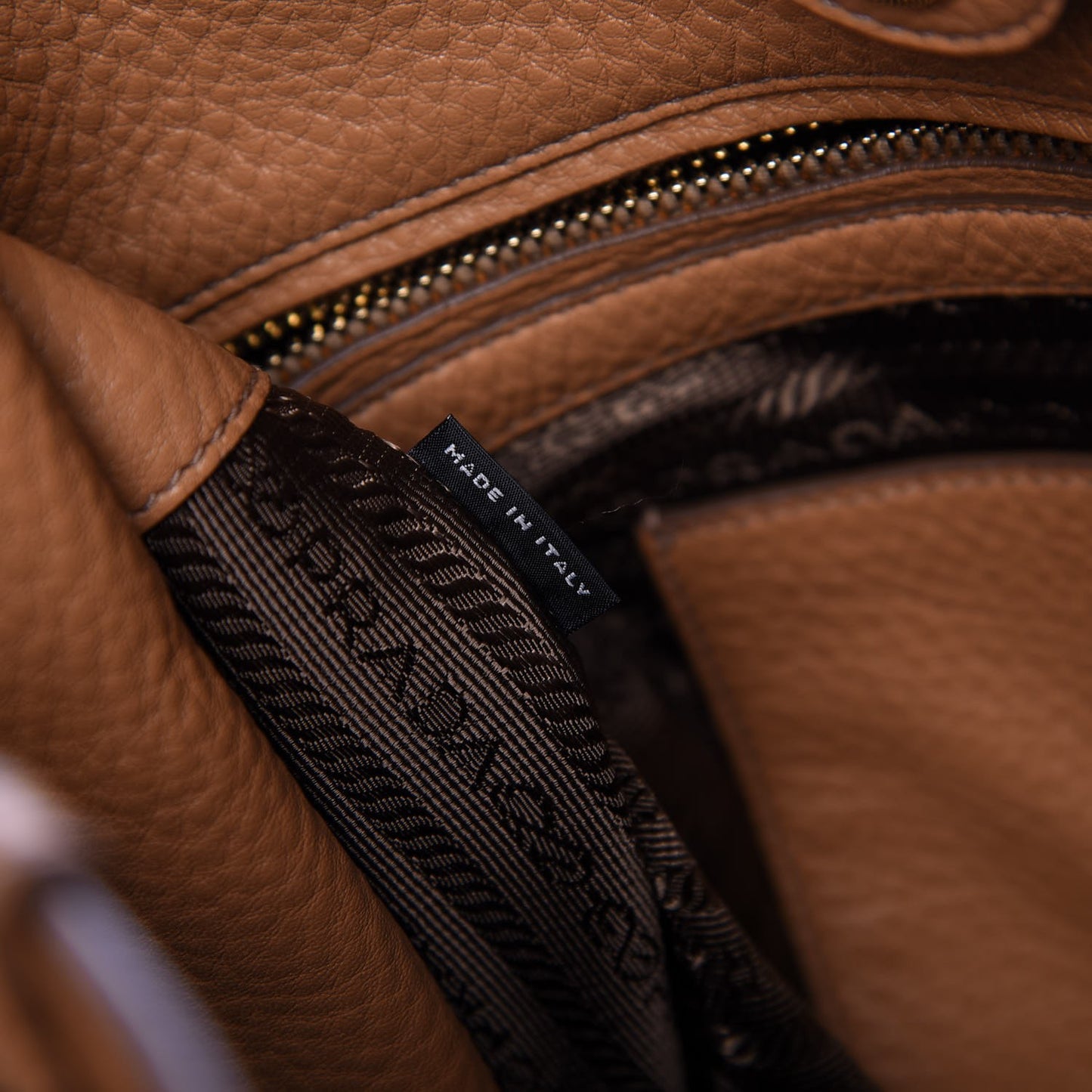 Vitello Daino Side Zip Tote Naturale