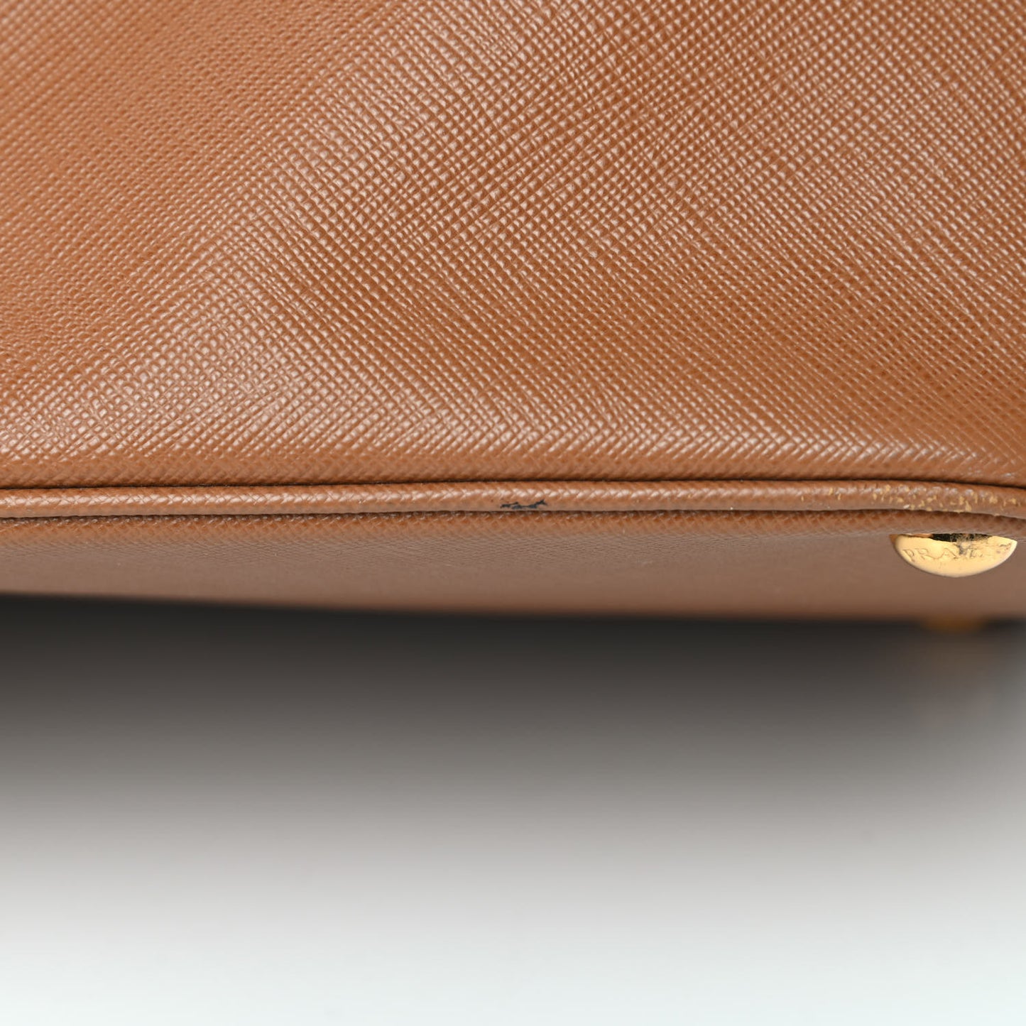 Saffiano Medium Galleria Double Zip Tote Caramel