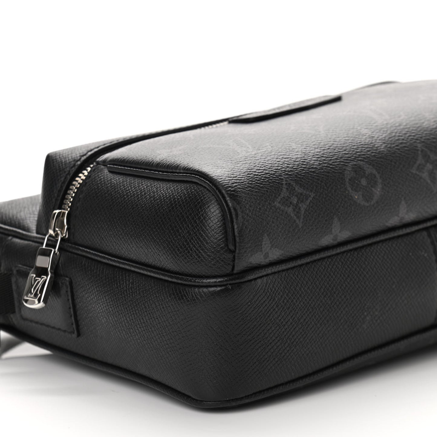 Taiga Monogram Eclipse Outdoor Messenger Black