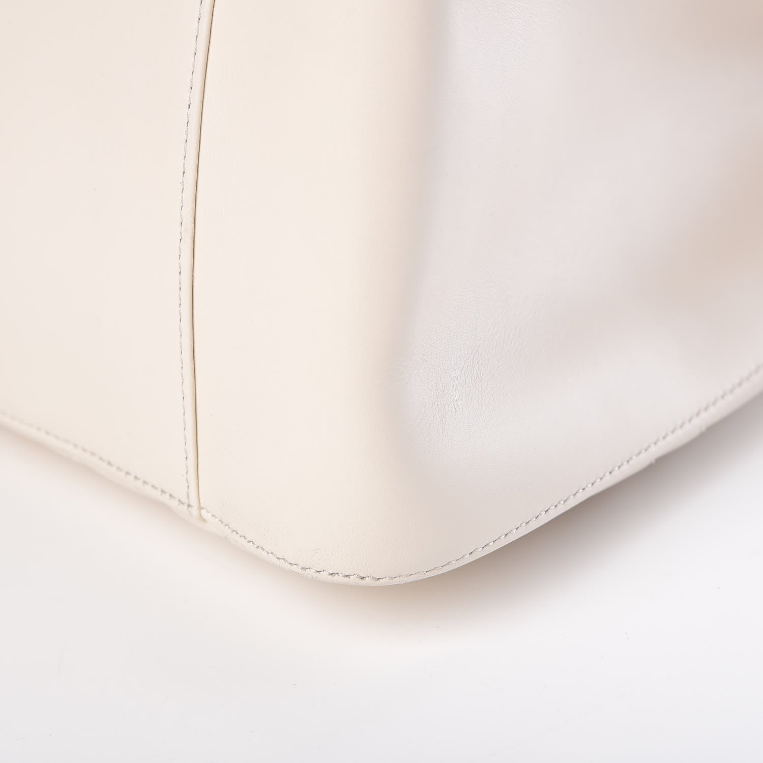Gucci Calfskin Matelasse Medium GG Marmont Shoulder Tote Bag White 12 of 12