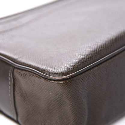 Louis Vuitton Taiga Kaluga Toiletry Pouch Grizzli 10 of 12