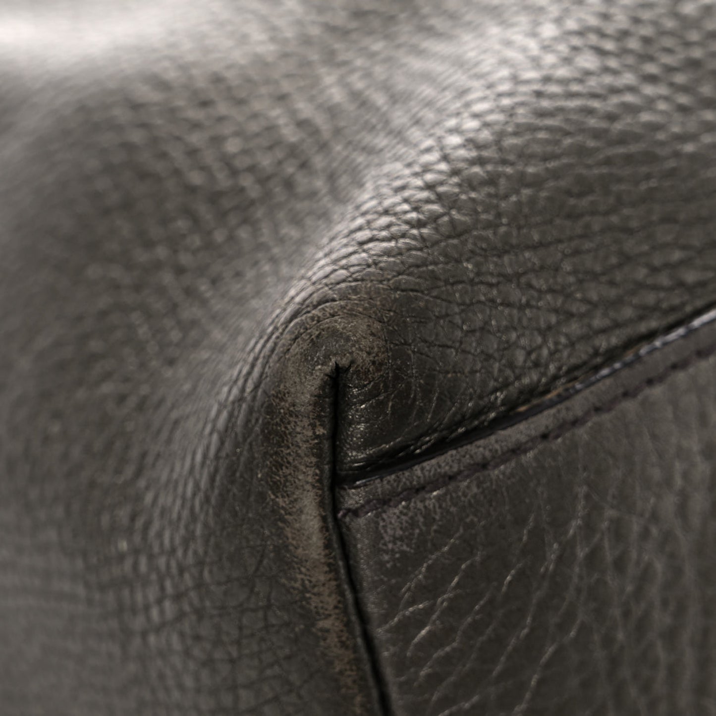 Metallic Pebbled Calfskin Medium Soho Chain Shoulder Bag Sasso