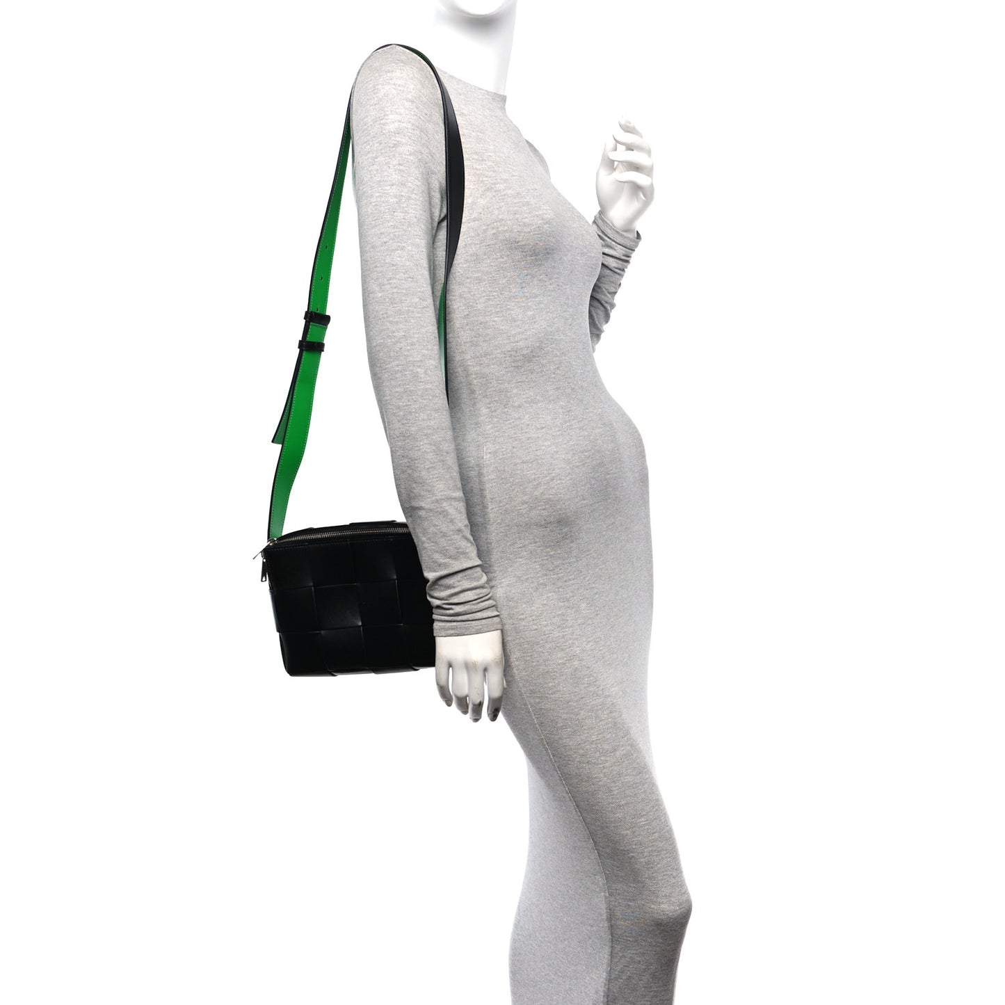 Calfskin Maxi Intrecciato Cassette Camera Bag Black