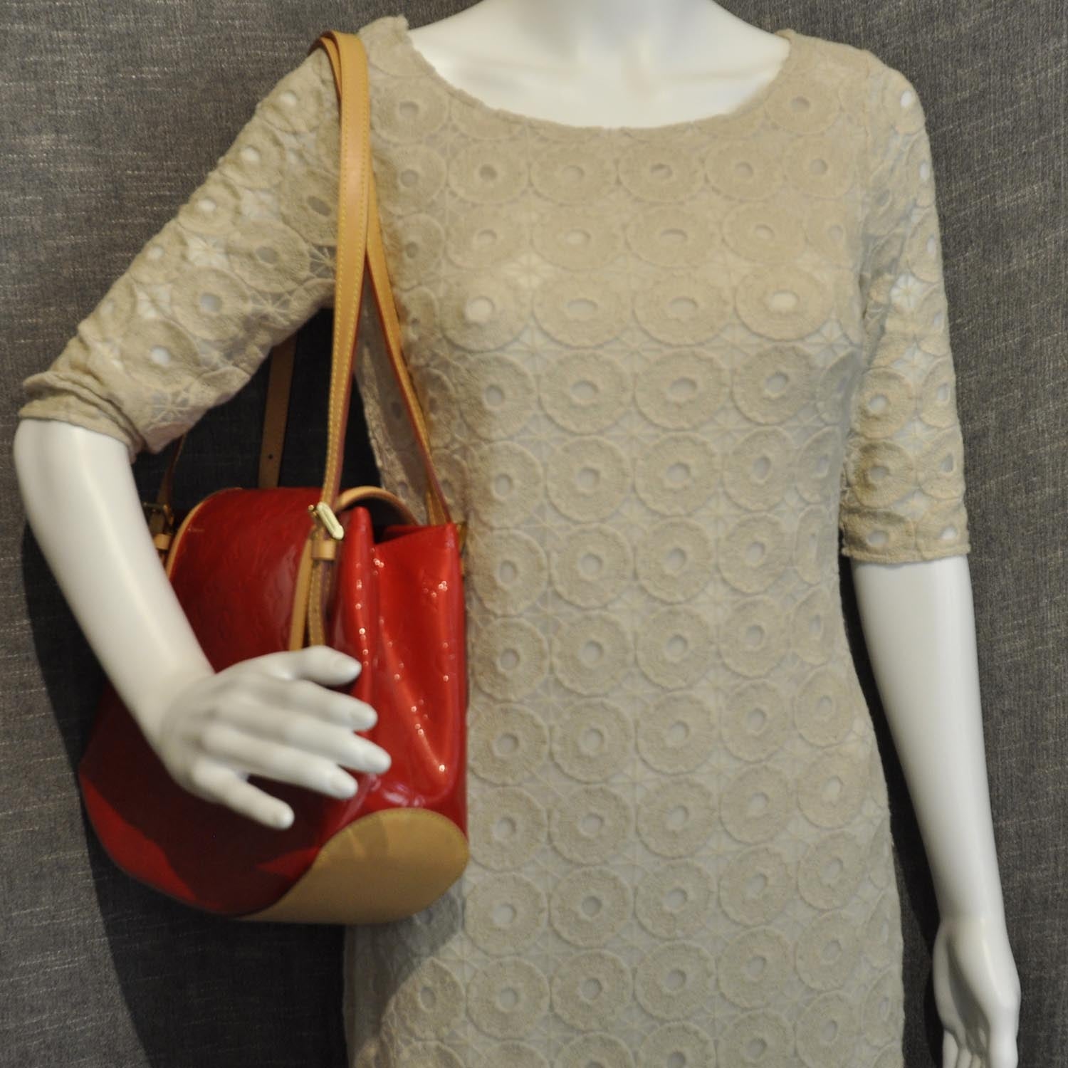 Louis Vuitton Vernis Biscayne Bay GM Rouge 2 of 8