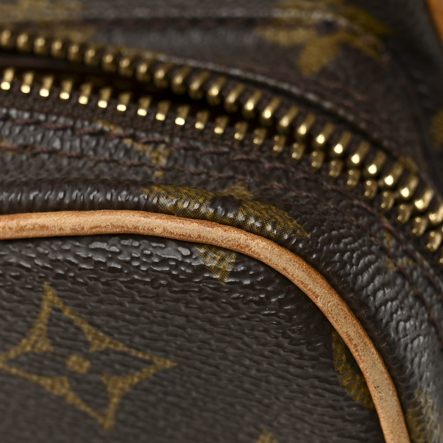 Monogram Amazone