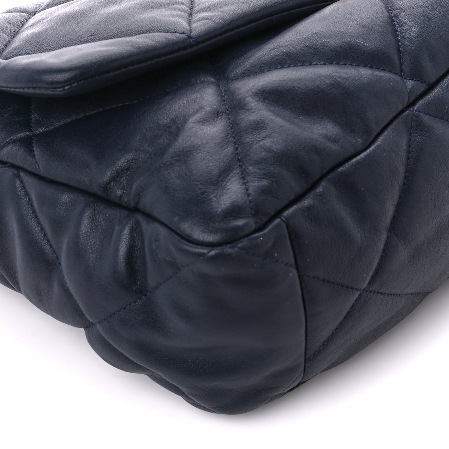 Lambskin Quilted Maxi Chanel 19 Flap Navy