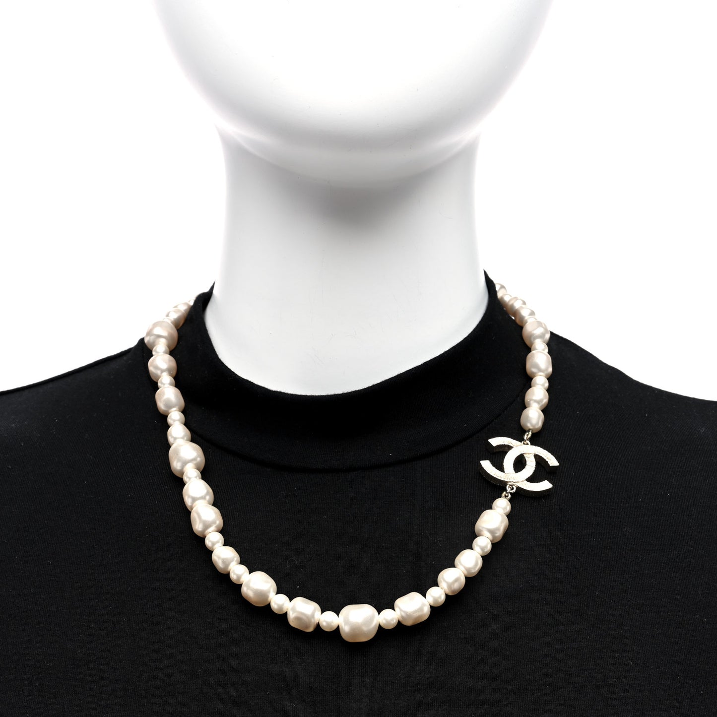 Graduated Pearl CC Short Necklace Gold