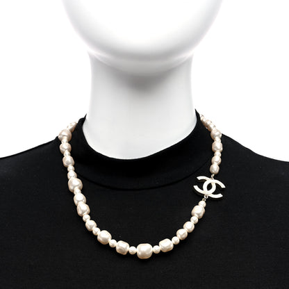 Chanel Graduated Pearl CC Short Necklace Gold 2 of 4