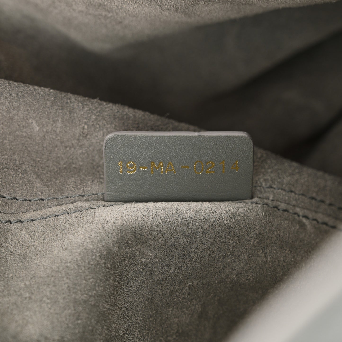 Calfskin Macrocannage Medium Toujours Grey