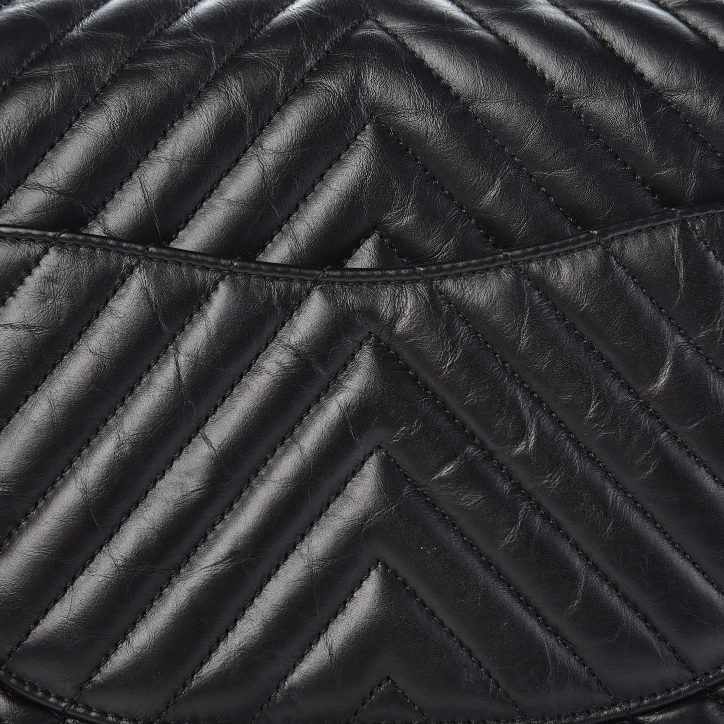 Aged Calfskin Chevron Quilted 2.55 Reissue 226 So Black