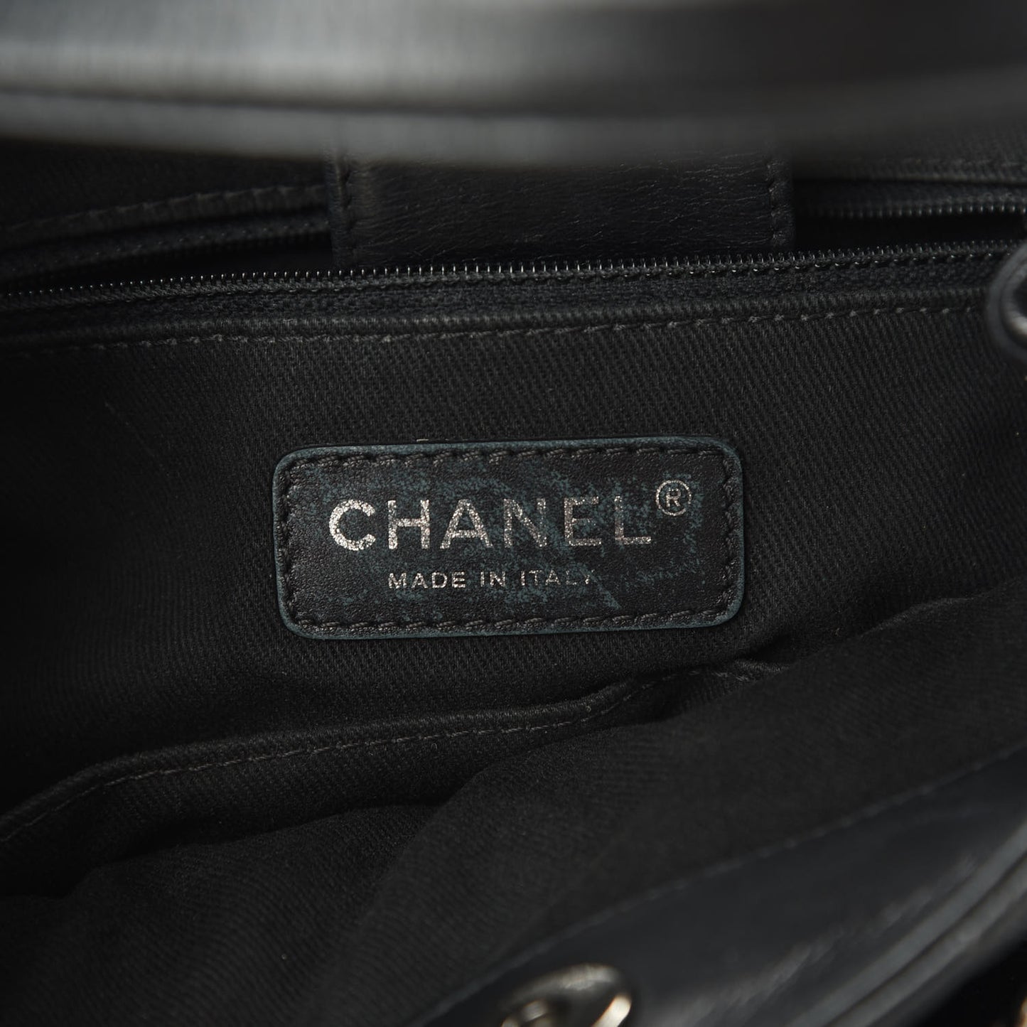 Caviar Quilted Medium CC Bucket Bag Black