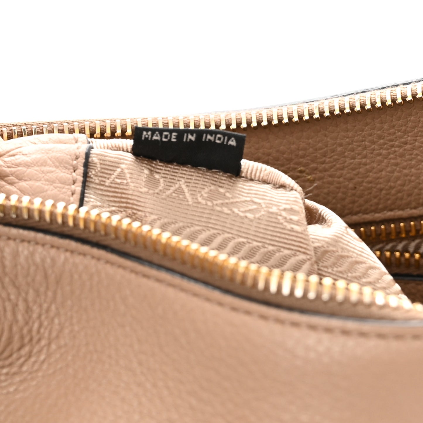 Vitello Daino Zippered Hobo Messenger Cammeo