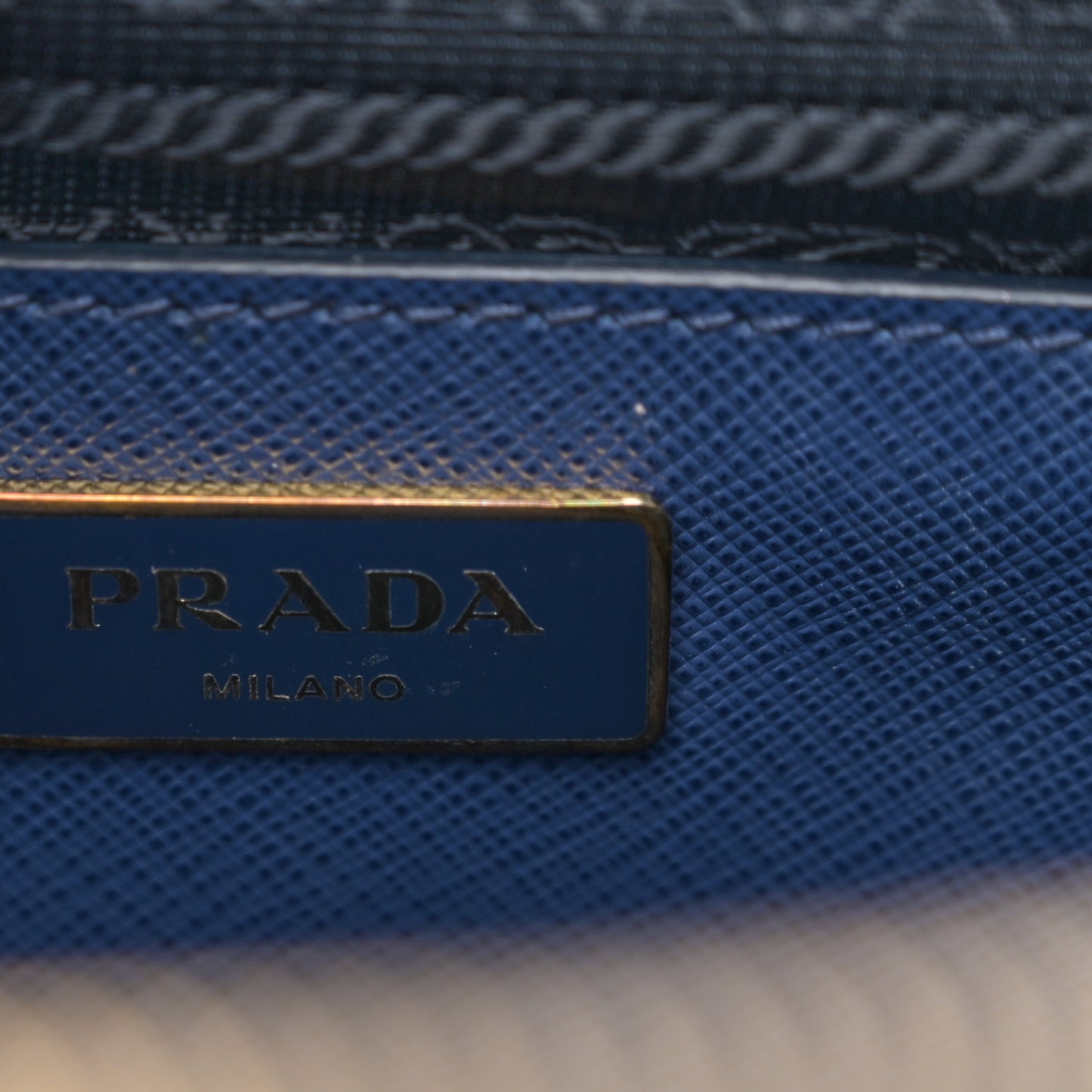 Saffiano Medium Galleria Double Zip Tote Bluette