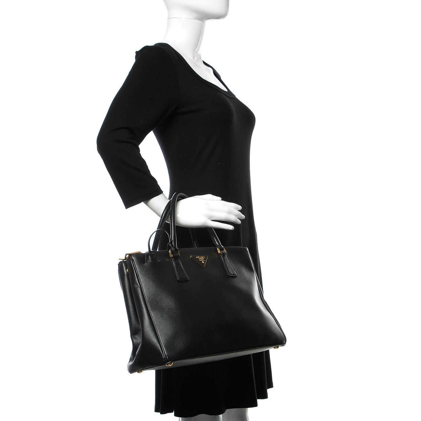 Saffiano Medium Galleria Double Zip Tote Black