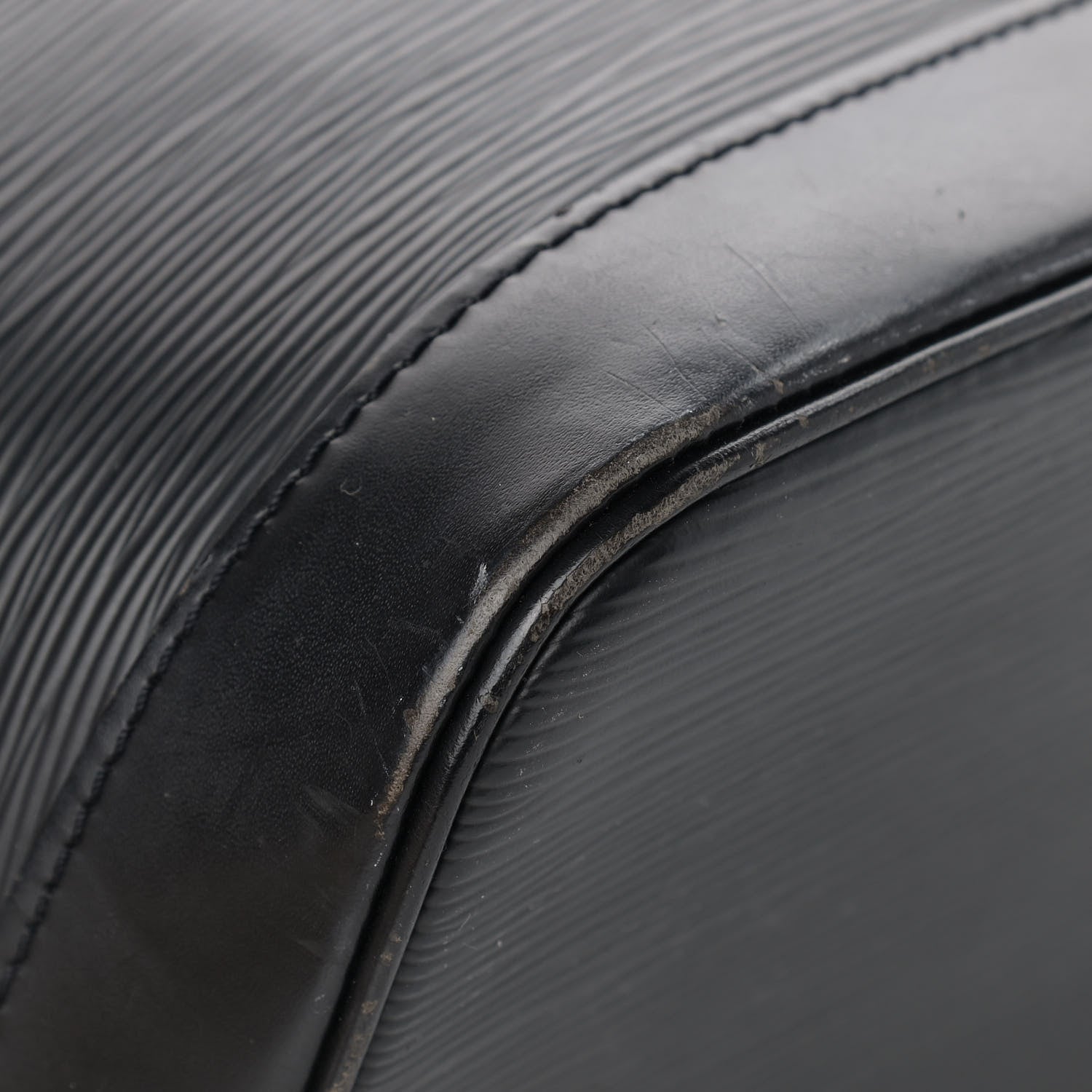 Louis Vuitton Epi Alma PM Black 8 of 17