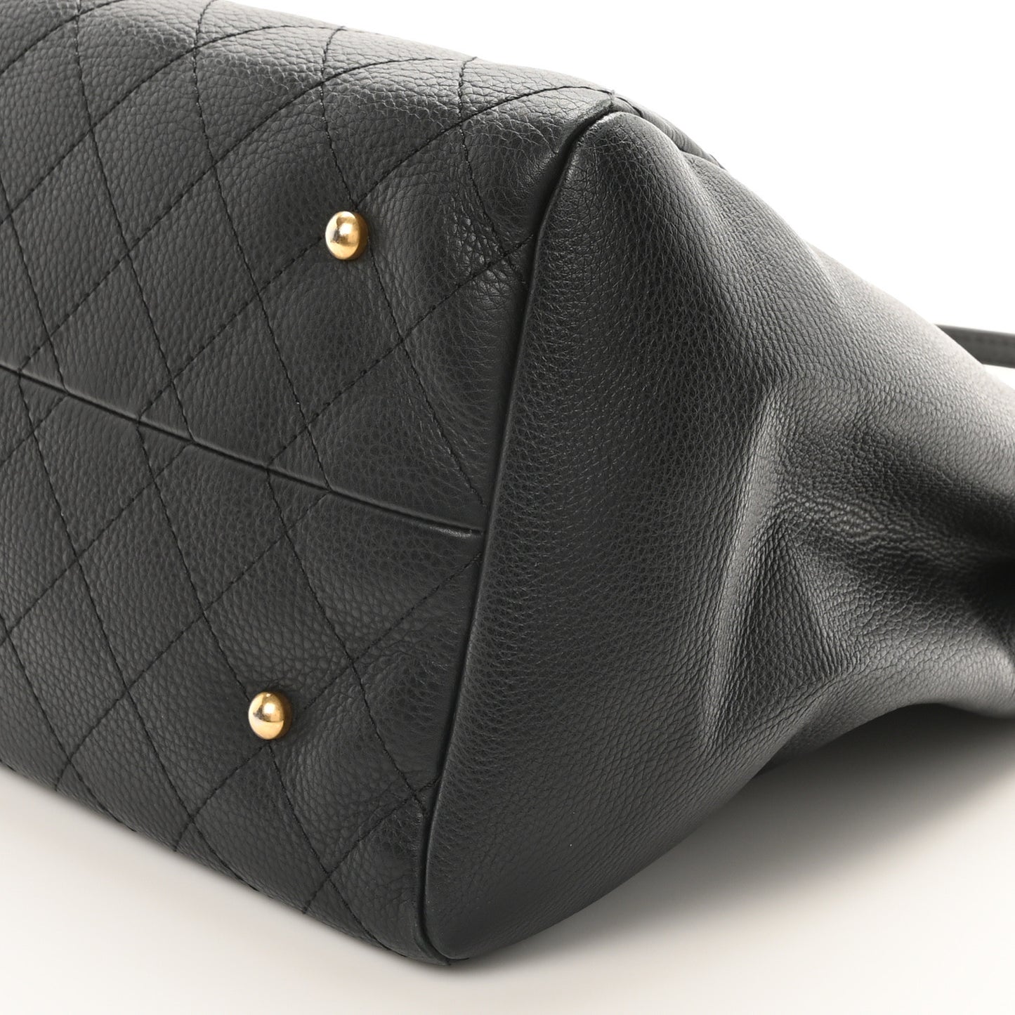 Grained Calfskin Stitched Large Supple Rock Shopping Black
