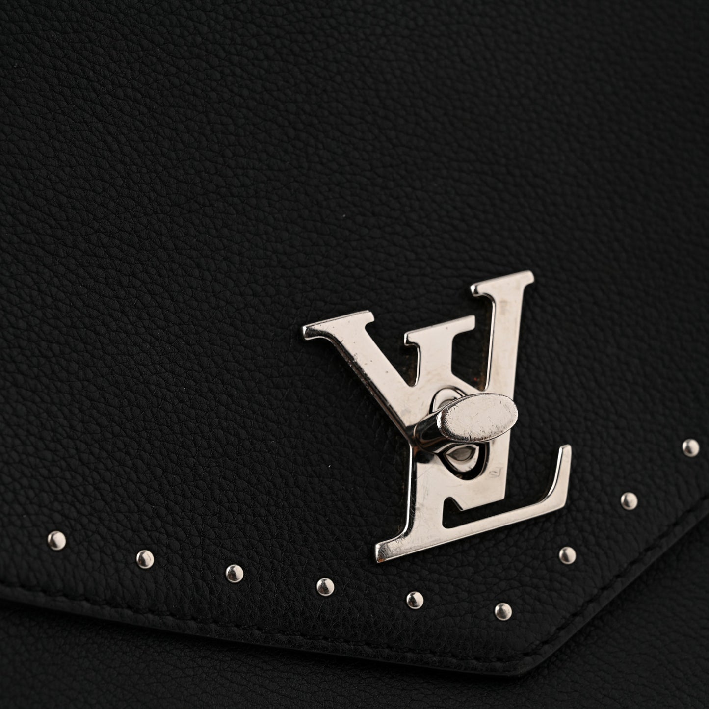 Soft Calfskin My Lockme Studs Black