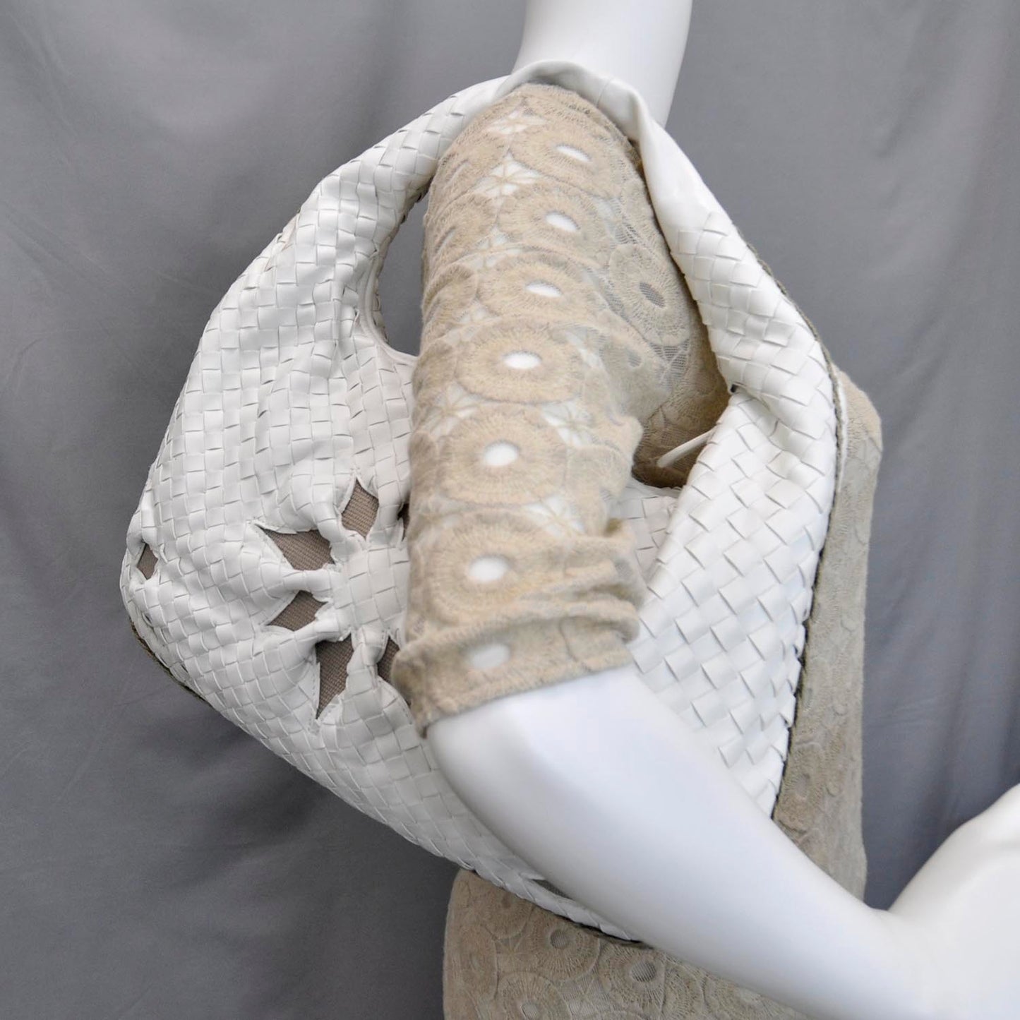 Nappa Intrecciato Flower Medium Veneta Hobo White